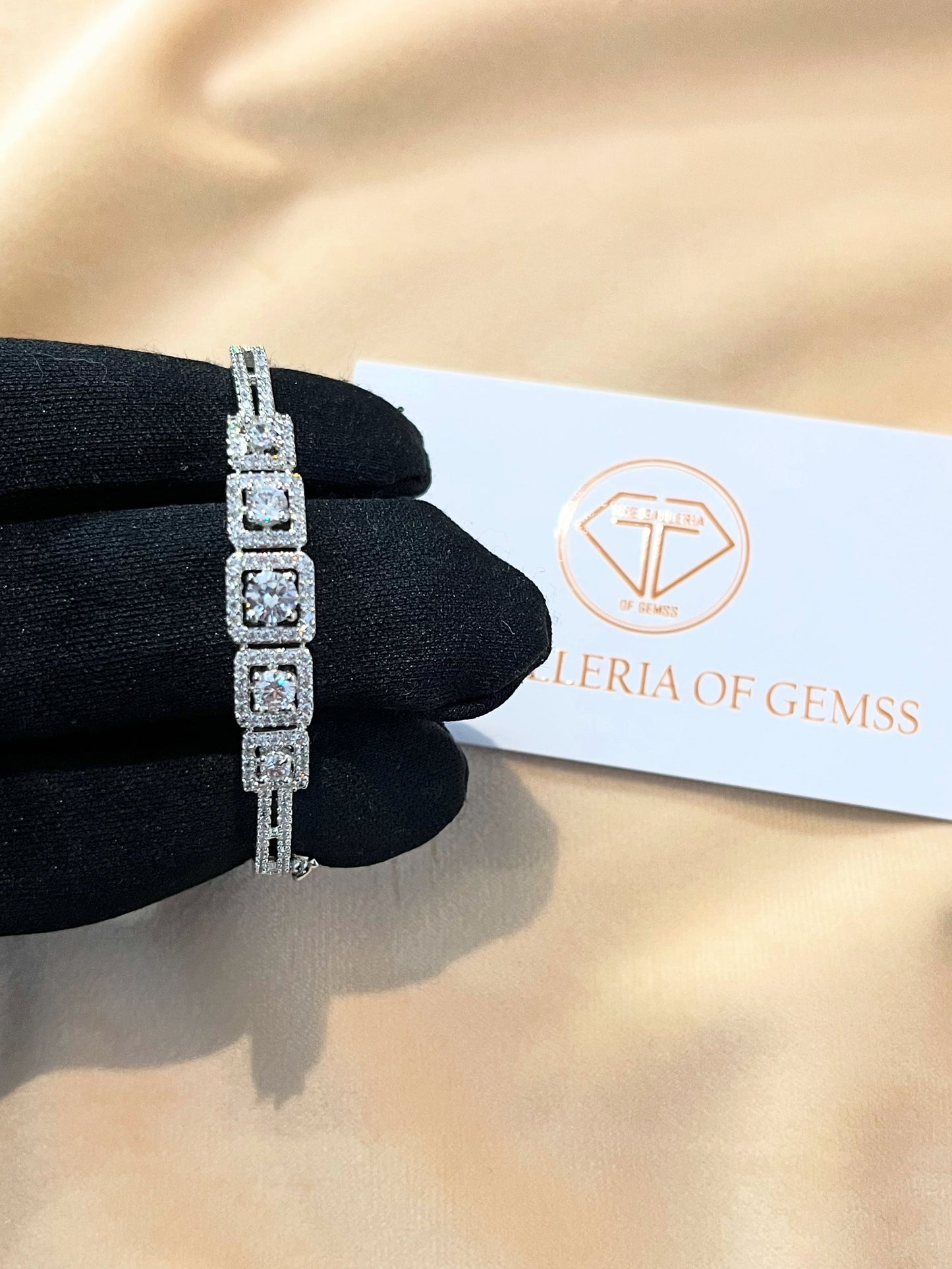 Layla Square Halo Bracelet