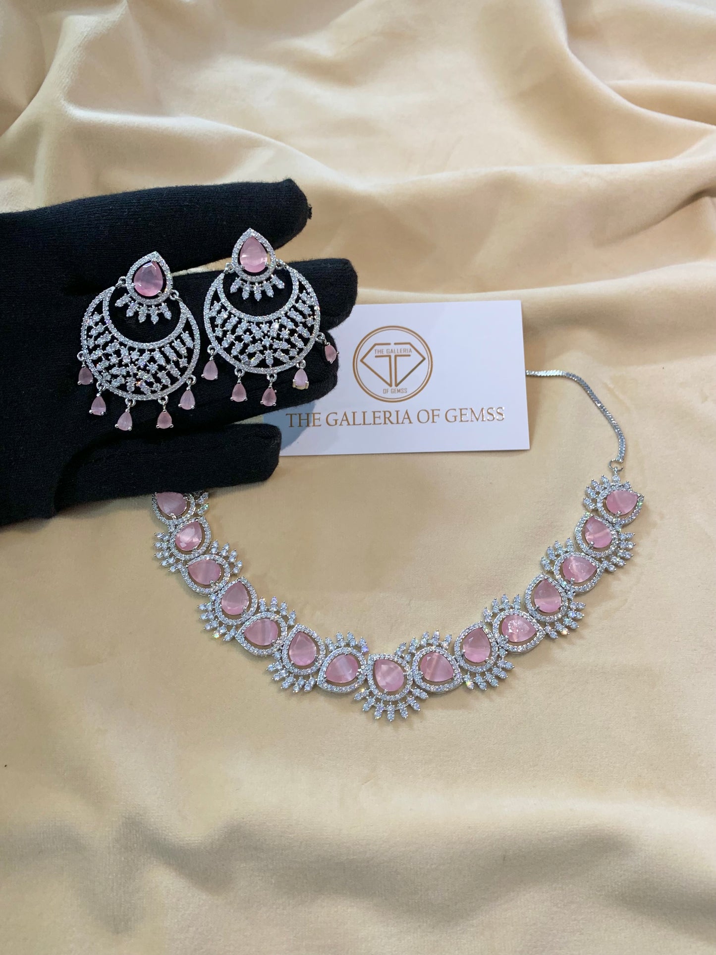 Sara Necklace
