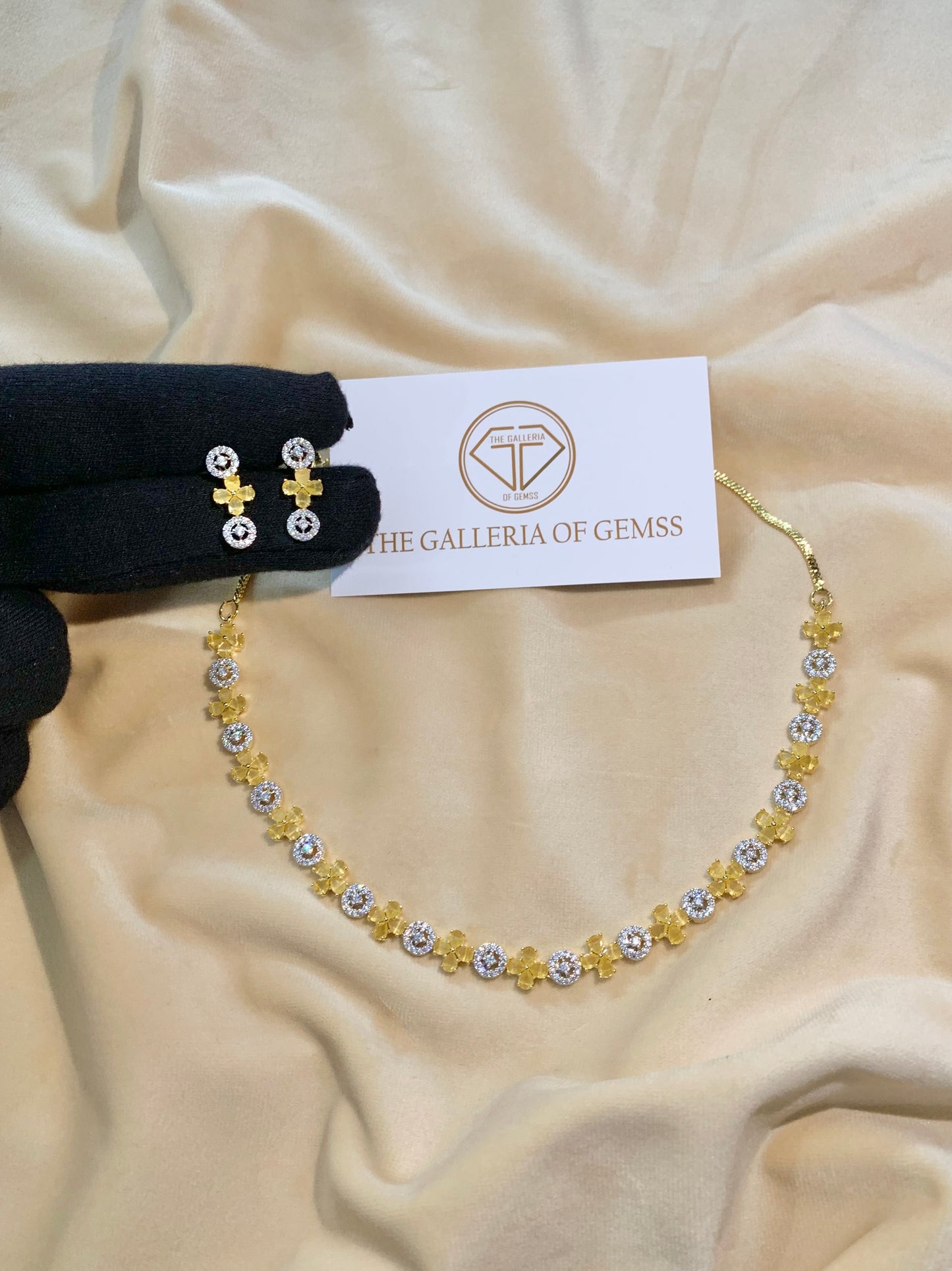 Luna diamond necklace
