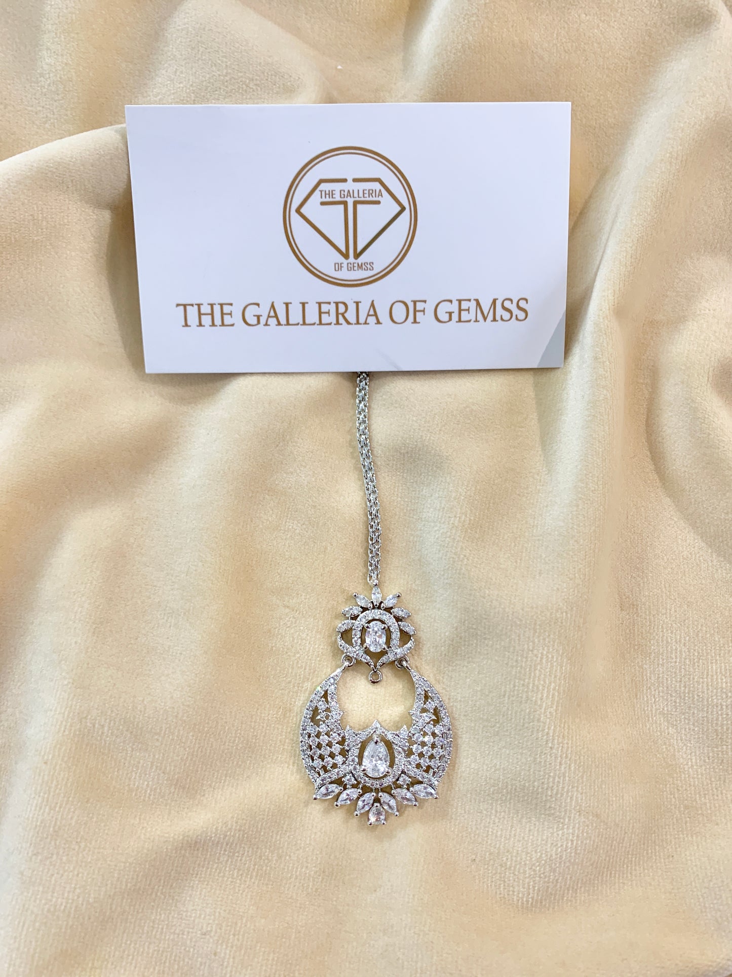 Dina chandelier style tika