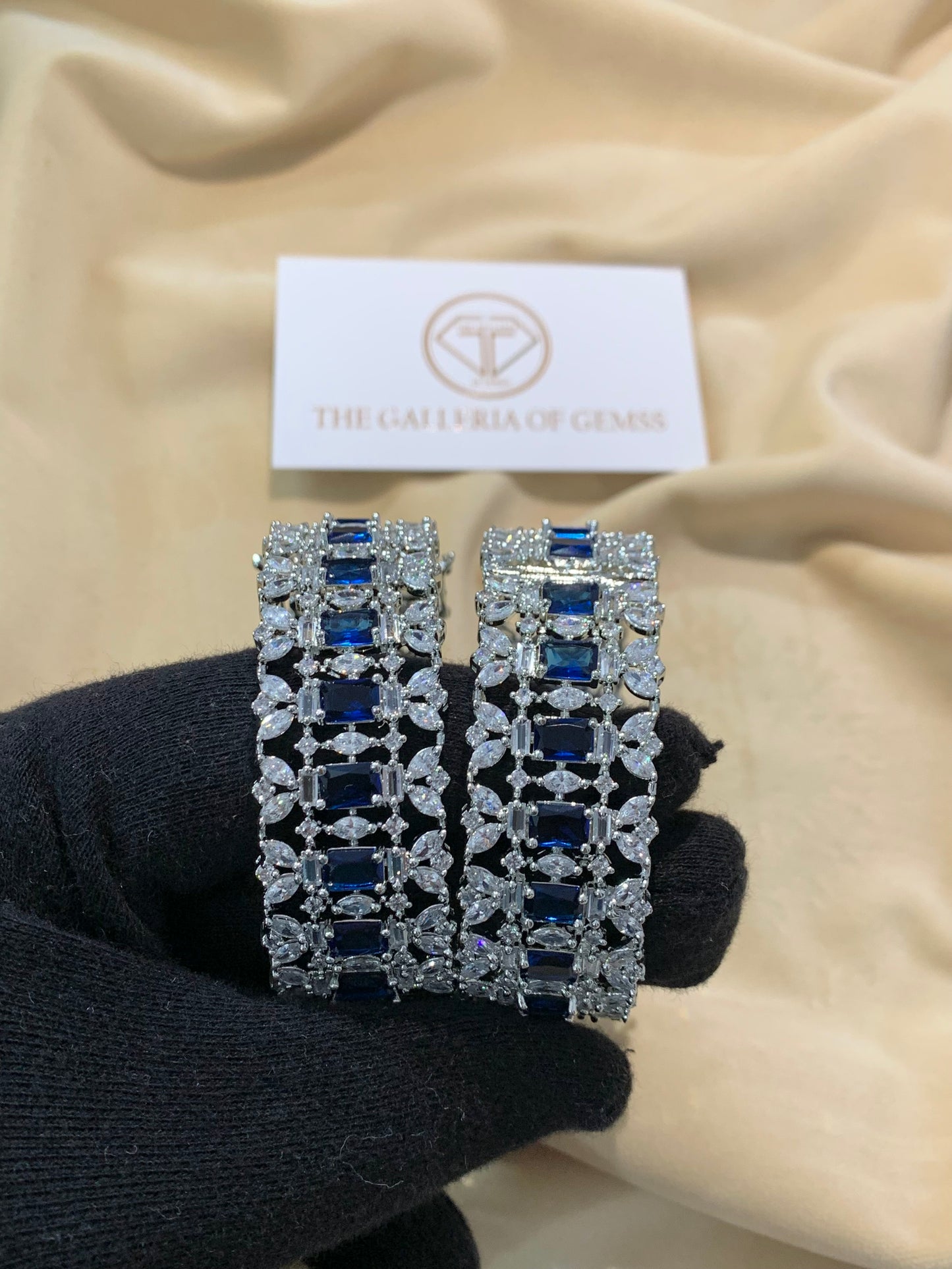 Diamond openable kada’s